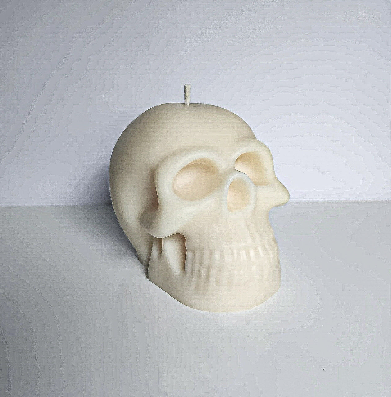 Gloomy Grin Skull Candle