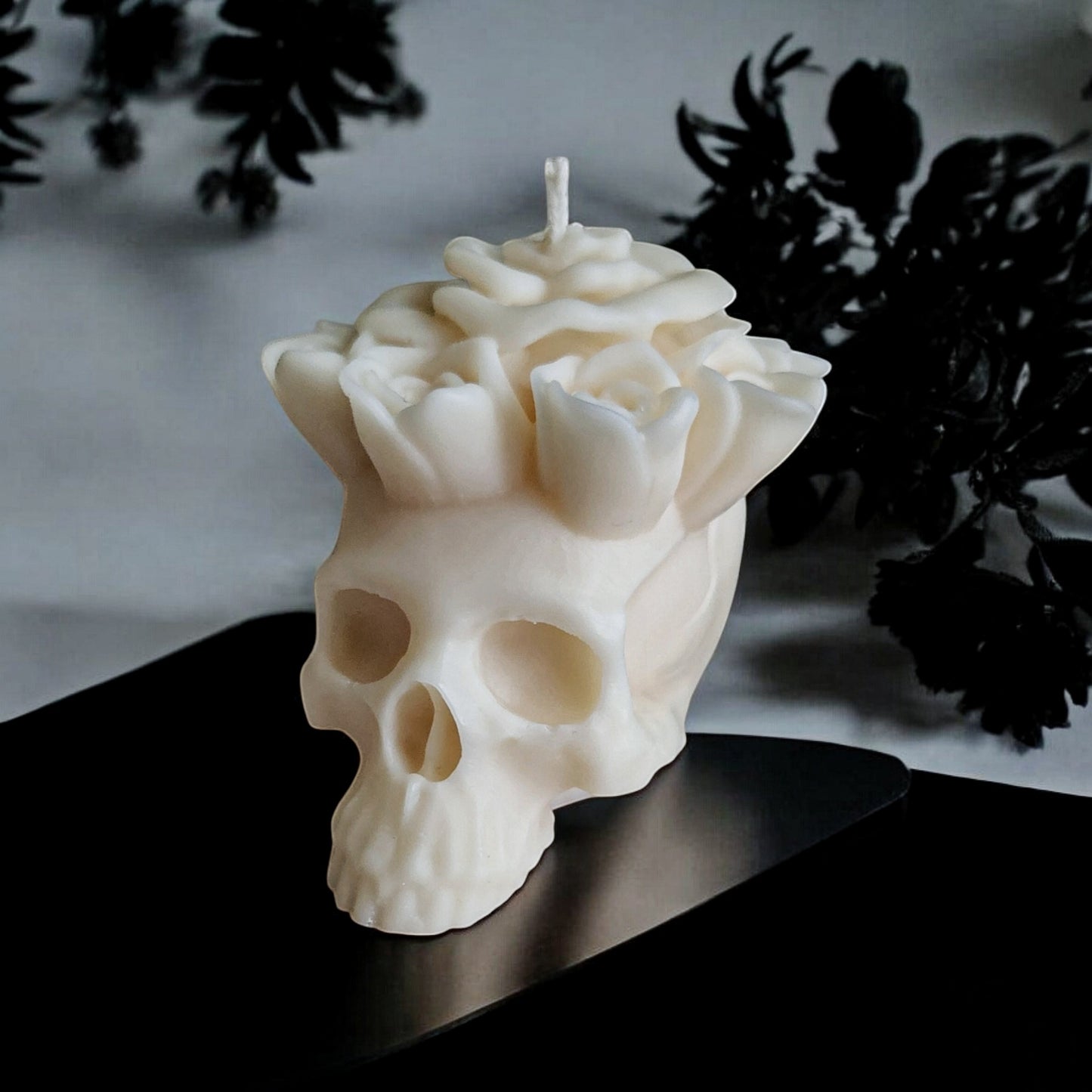 Thorned Majesty Skull Candle